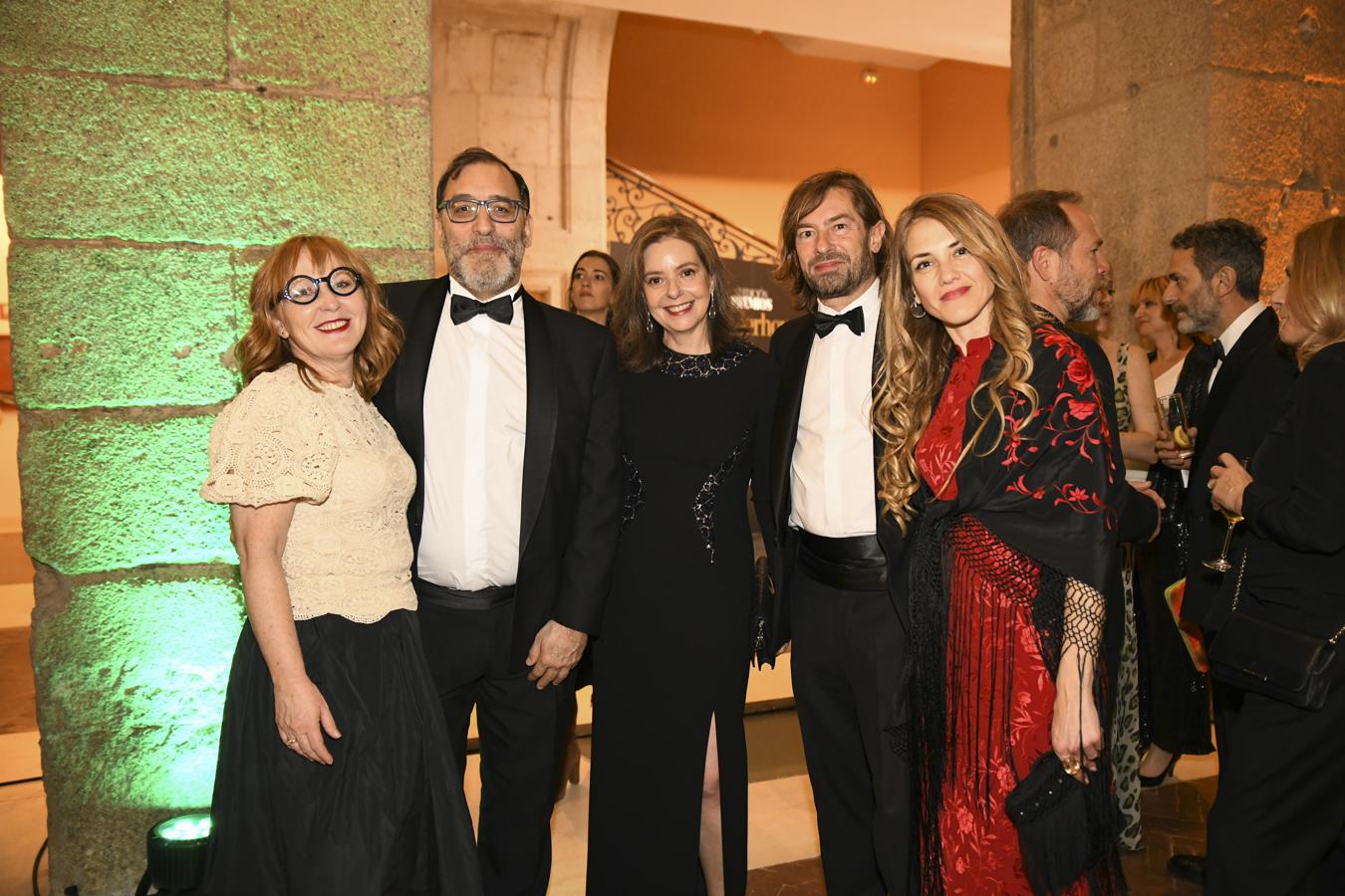 De izda a dcha: la abogada Beatriz Saura Alberdi; Eloy Velasco, juez de la Audiencia Nacional; Lourdes Garzón, directora de Mujerhoy; Santiago Pedraz, juez de la Audiencia Nacional y Sylvia Córdoba, abogada.