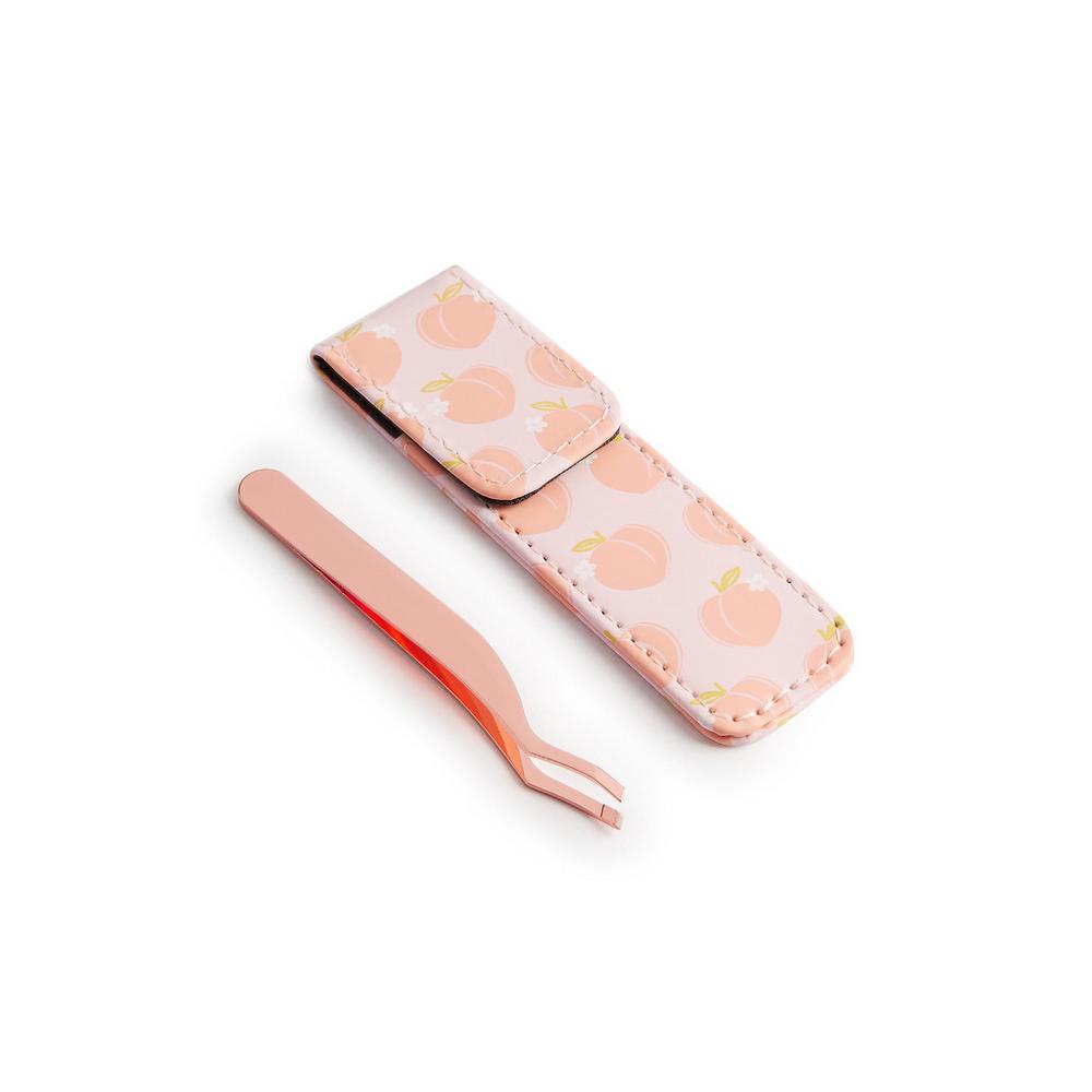 ¿Has probado con las pestañas postizas y no has sido capaz de dominarlas? Quizá necesitas un aplicador como este de Primark de la colección Peachy de SD Beauty (4 euros).