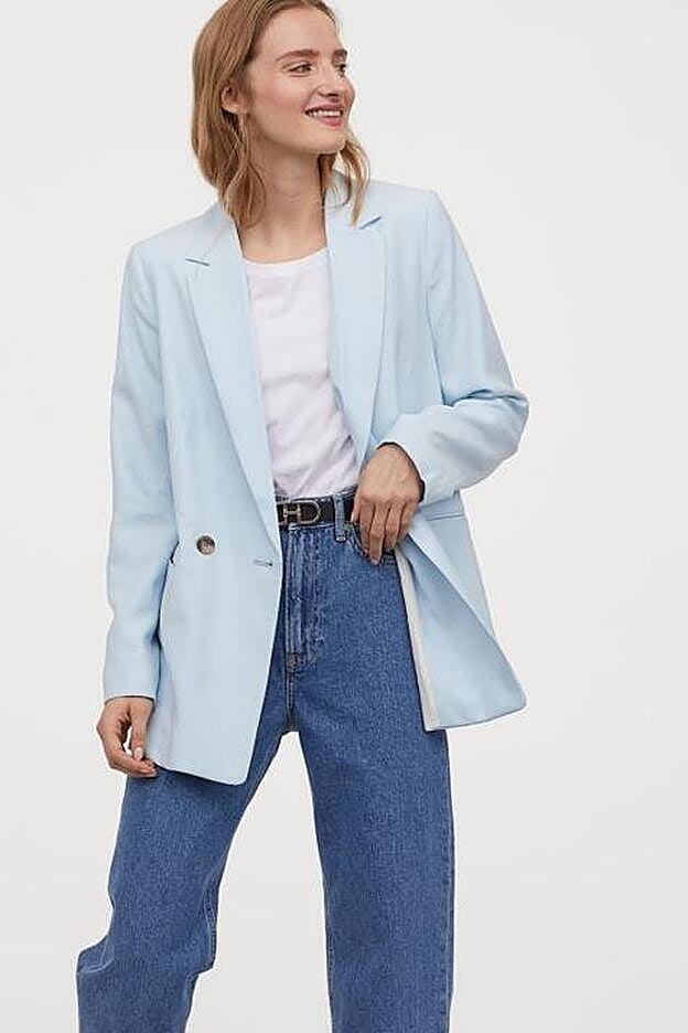 Probablemente la americana más deseada de la temporada sea azul cielo.