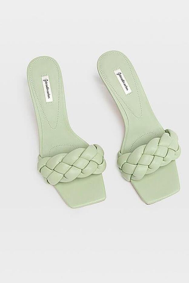 Las sandalias de Stradivarius tienen un precio genial: 29 euros.