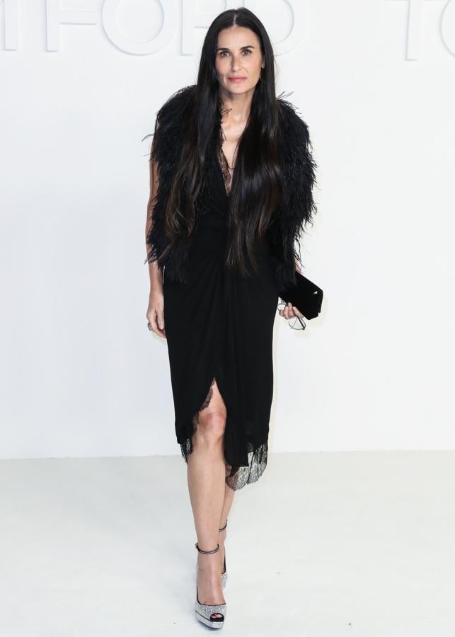 “Enifé tanta cocaína que a punto estuve de abrirme un agujero en la nariz”. De esta forma tan gráfica confesaba Demi Moore su adicción en su libro de memorias Inside Out. También rebeló que durante su relación con Ashton Kutcher tuvo un aborto, que teme que se debiera a su abuso del alcohol. Después de su divorcio, cayó en una espiral de perdición, que ha superado, en parte, con la ayuda de sus tres hijas.