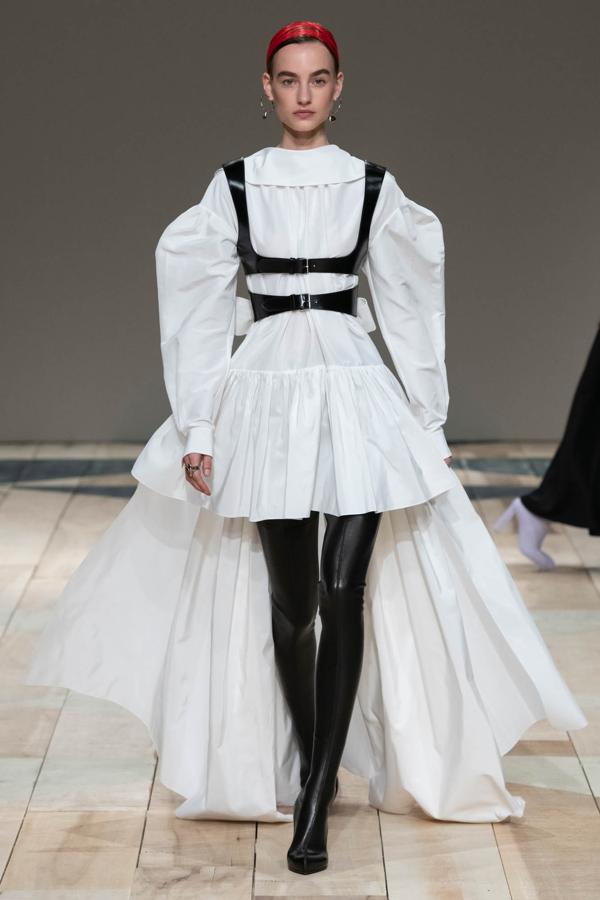 Desfile de Alexander McQueen.