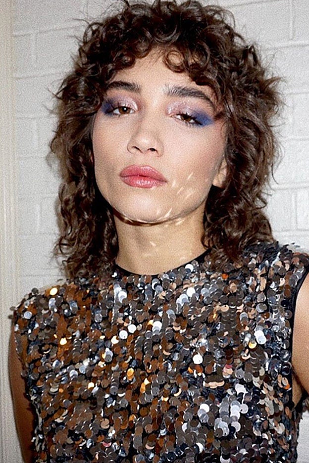 El fantástico mullet rizado de Rowan Blanchard.