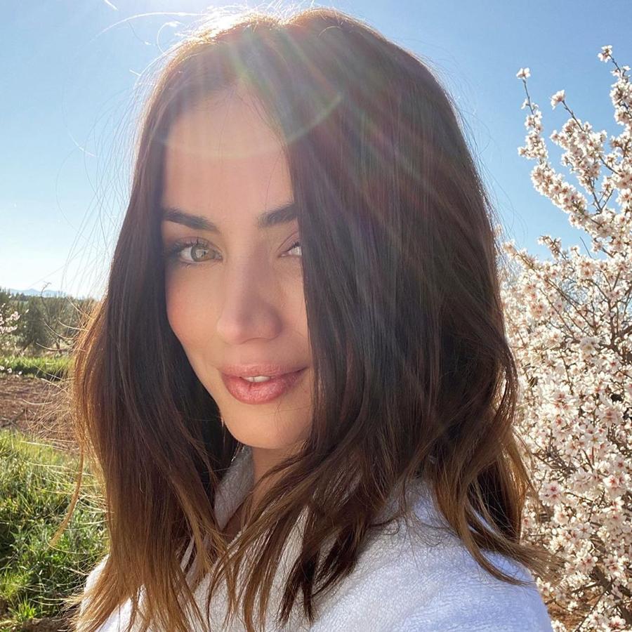 Cuando Ana de Armas cruzó el charco para probar suerte en Hollywood dejó muchas amistades en nuestro país. Y por eso, y ente proyecto y proyecto, la actriz saca tiempo para pasar con los suyos. Hace unos días, se dejó caer por la capital para disfrutar de unos días de descanso con amigos.