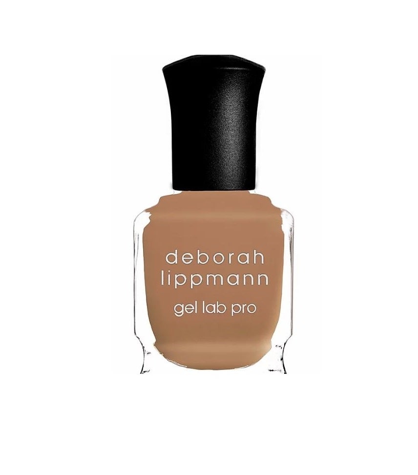 Con el esmalte de uñas 'Skin Deep' Gel Lab Pro Color de Deborah Lippmann conseguirás una manicura profesional sin salir de casa. Sus ingredientes activos como el aceite de onagra, la queratina o la biotina protegen e hidratan la cutícula sin dañarla. (23 euros).