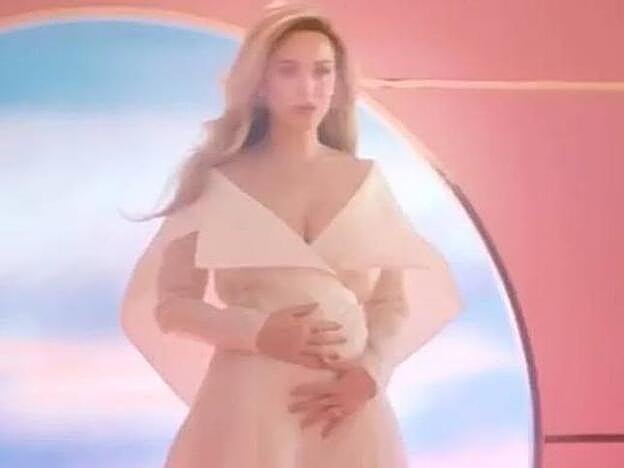 Esta es la imagen con la que Katy Perry estaría anunciando su embarazo junto a Orlando Bloom.
