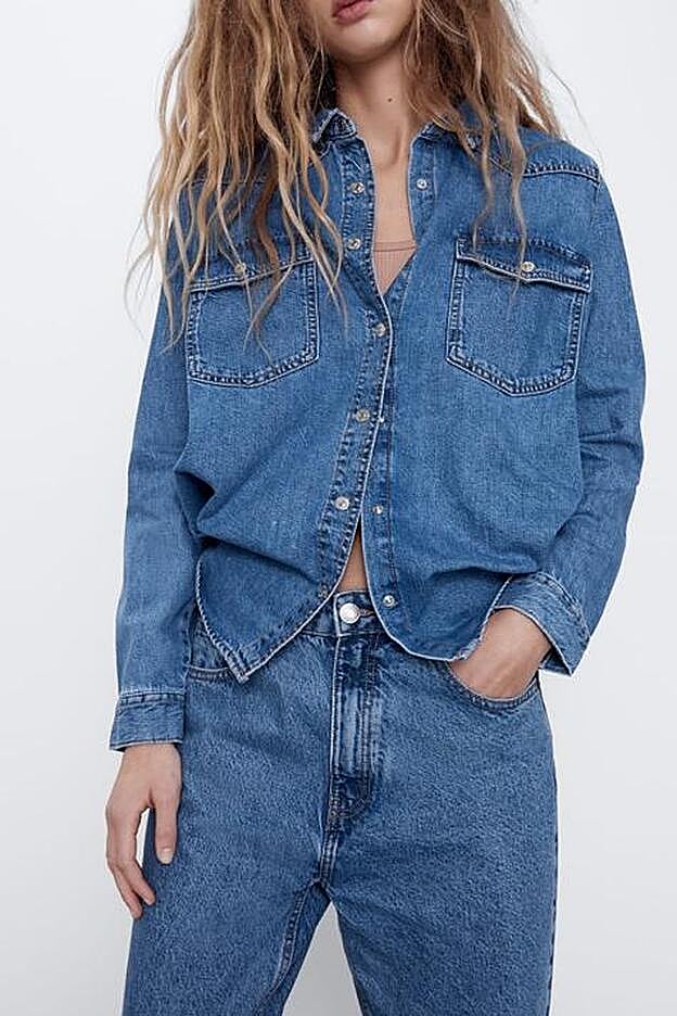 Camisa Zara, 19,95 euros.