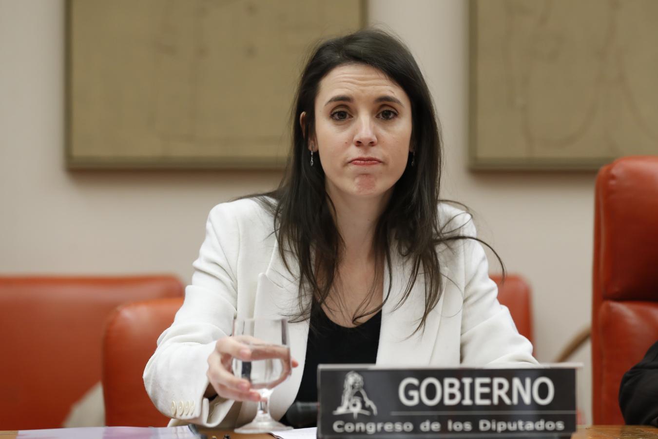 Irene Montero, positivo por coronavirus. Tanto ella como su pareja, Pablo Iglesias, deberán cumplir con la cuarentena establecida para esta enfermedad.