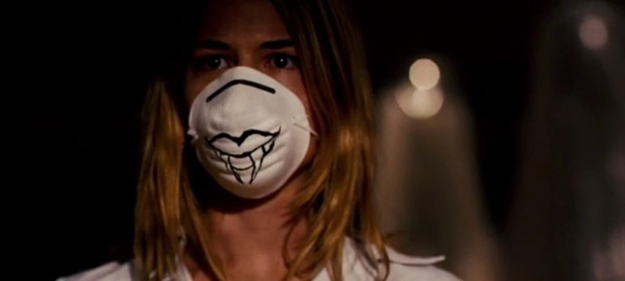 Irte de vacaciones a la palaya paradisiaca de tu infancia con tu novia, tu hermano y tu mejor amiga justo cuando el mundo decide irse a la porra por culpa de una enfermedad de origen desconocido ya es mala suerte, pero es lo que le pasa a Chris Pine y compañía en esta cinta repleta de decisiones morales cuestionables que puedes ver en streaming en Vodafone TV y Filmin Plus.