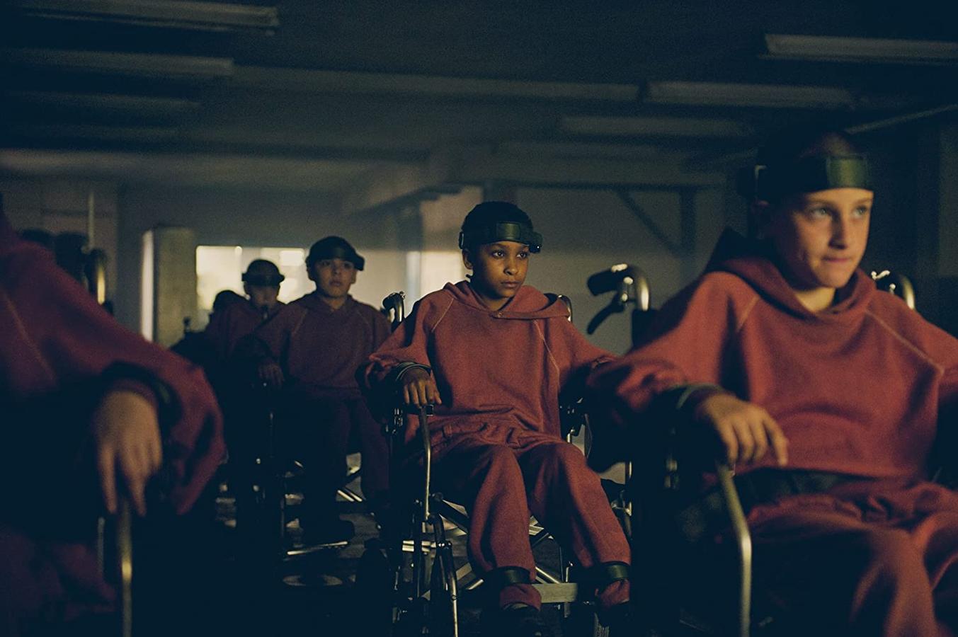 Solo acta para amantes de los malos rollos postapocalípticos, Melanie: la niña con todos los dones, parte de una premisa que les chifla: un mundo destruido por una misteriosa enfermedad que convierte a los afectados en poco menos que zombis con ansia de comer carne. La “esperanza” de curación se cristaliza en experimentar con un grupo de niños híbridos que anhelan la carne humana pero conservan la capacidad de controlarse. Entre ese grupo se encuentra la Melanie del título. Una de las profesoras del centro la coge cariño y lo que pasará a continuación te sorprenderá, si es que te quedan ganas de descubrirlo en Filmin.