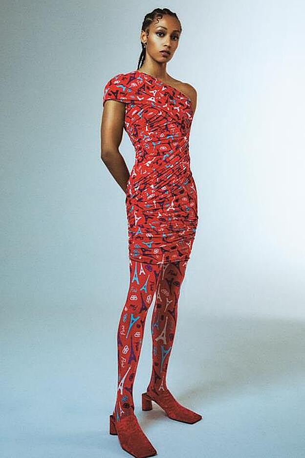 La atleta lleva un total look de Balenciaga. Los pendientes son de Jupiter by Bornay.