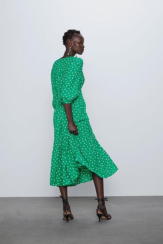 El vestido, por detrás.