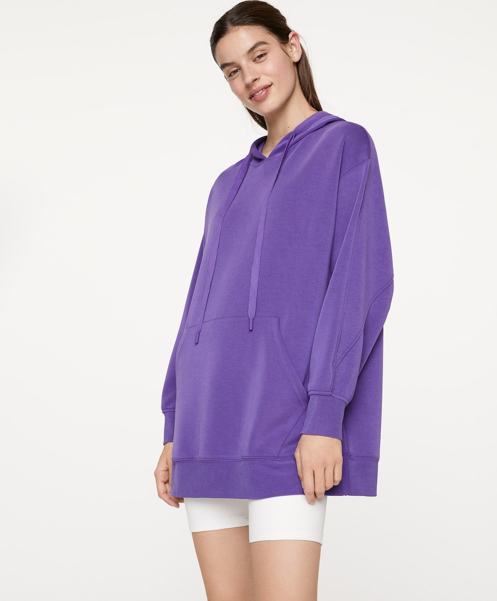 Sudadera amplia para ejercicios relajados como el yoga, el pilates o el stretching. (35,99 euros). De Oysho.