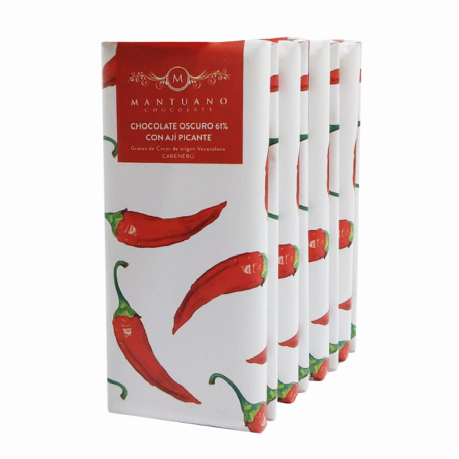 Ellos también se merecen un capricho (saludable) y qué mejor manera de dárselo que a través de los sentidos. El chocolate negro tiene la capacidad de actuar como recursor de la serotonina, hormona de la felicidad, tan importante en tiempos de coronavirus para mantener el estado de ánimo y el optimismo. Mantuano son unos de los más aplaudidos chocolates del momento y cuentan con una original variedad de sabores. Uno de nuestros favoritos es el de chocolate negro con ají picante ¡un manjar! (4,50€)