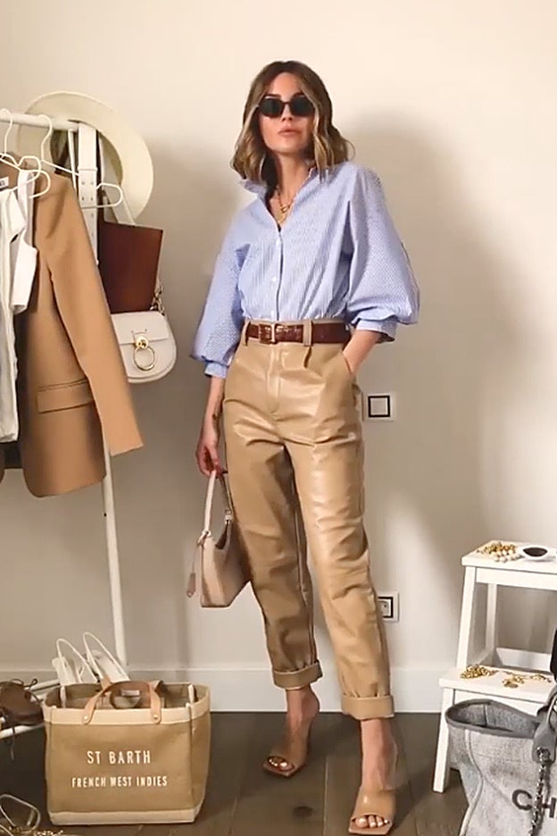 Un estilismo cien por cien Alexandra Pereira: femenino y profesional.