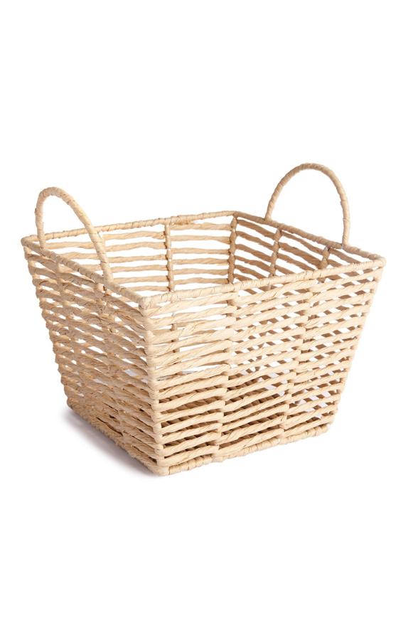 Para tener organizada tu casa, nada mejor que unas cestas, y esta tejida es perfecta. Por tan solo 4,5 euros, tendrás todo en su sitio.