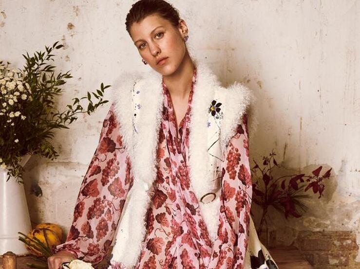 Fotos: Prendas de flores y encaje, el lirismo ilustrado que se llevará esta primavera