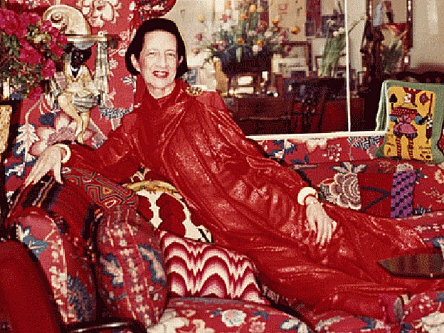 La incomparable editoria de moda Diana Vreeland, fotografiada en su casa.