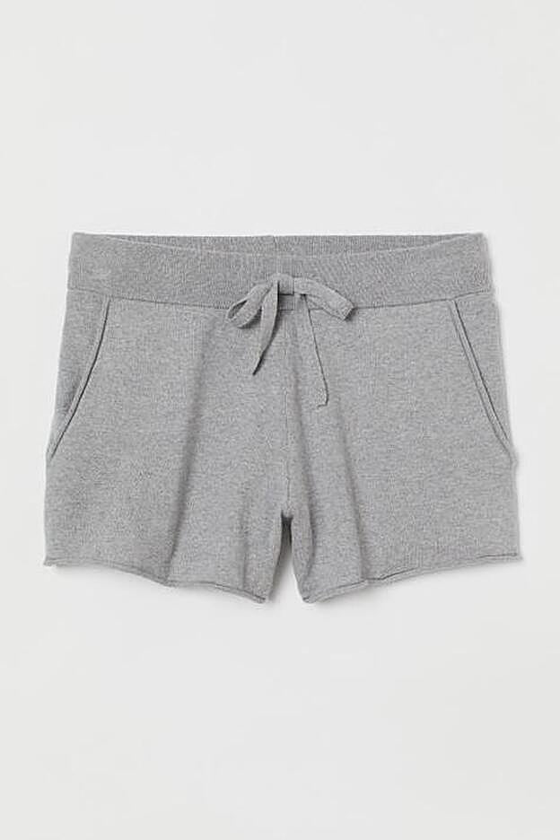 El pantalón corto que lleva Paula Echevarría es un diseño de H&M con cachemira.