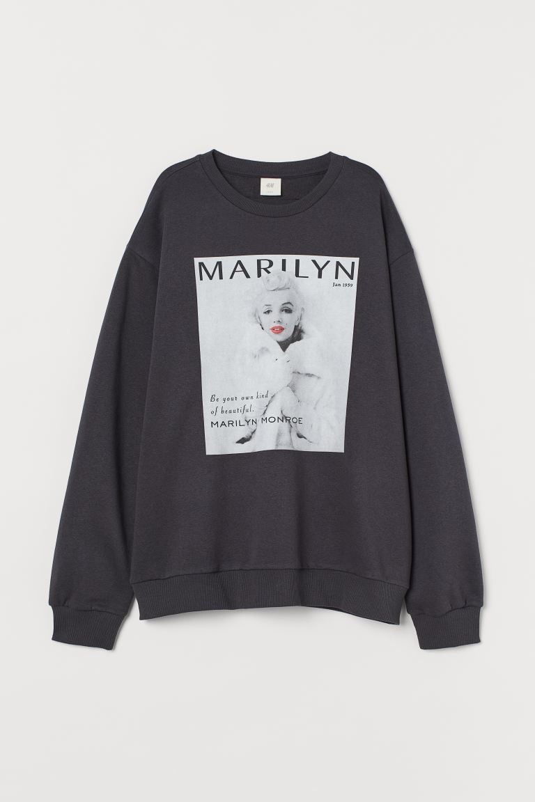 Eleva el estilo con esta sudadera de Marilyn Monroe de H&M. (19,99 euros).