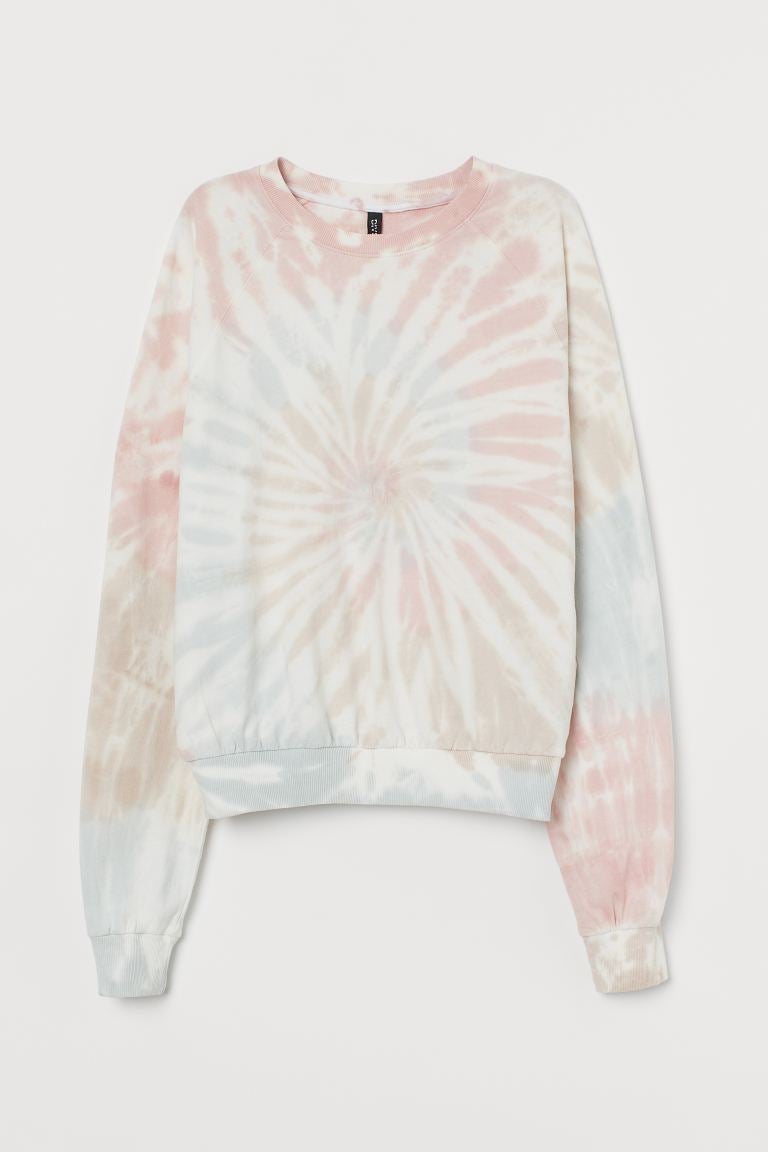 El tie dye es una opción perfecta para esta primavera y para las noches de verano. (9,99 euros).