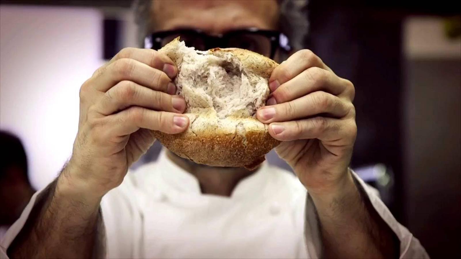 Durante la Feria de Milán de 2015, el chef Massimo Bottura elabora exquisiteces con la comida que se iba a tirar y se los ofrece a los sintecho de un comedor social. A partir de esa iniciativa conocemos las historias de algunos comensales y nos hacemos cruces de la cantidad de comida que desperdiciamos.