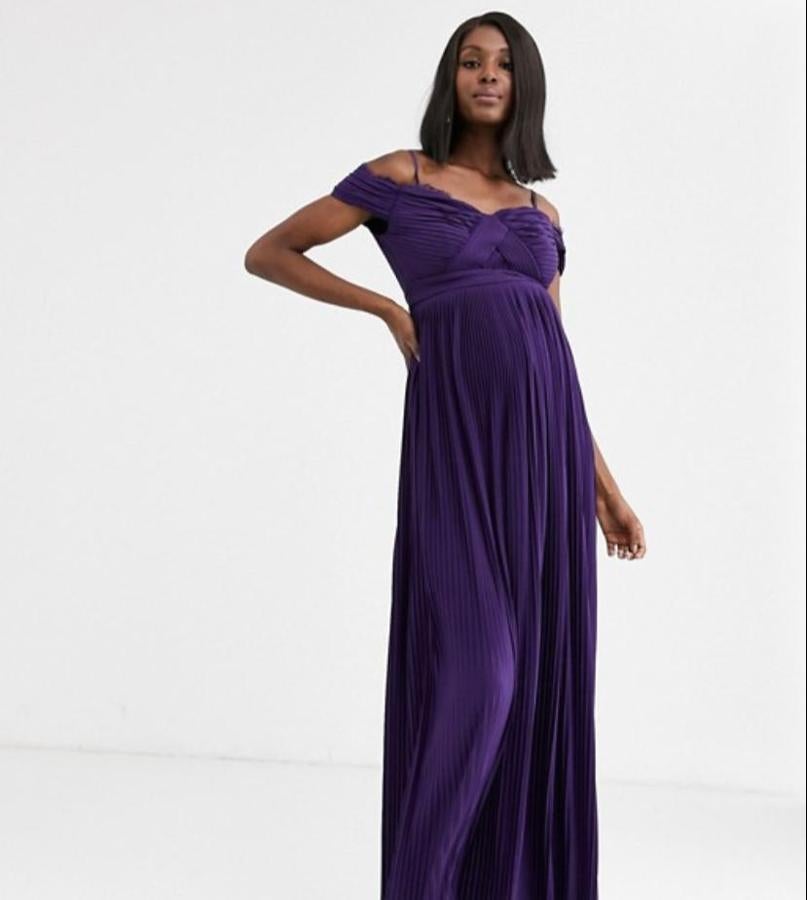 Vestido lila de gasa y falda larga de Asos, (77,99 euros).