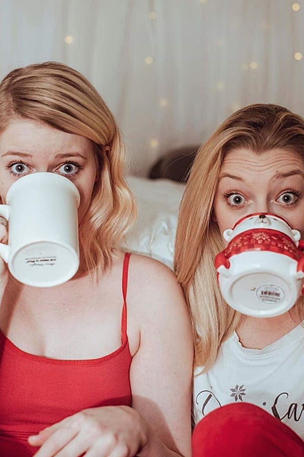 Las series nos absorben tanto, que podemos pasarnos todo un día viendo la tele y bajo los efectos de la nociva luz azul.