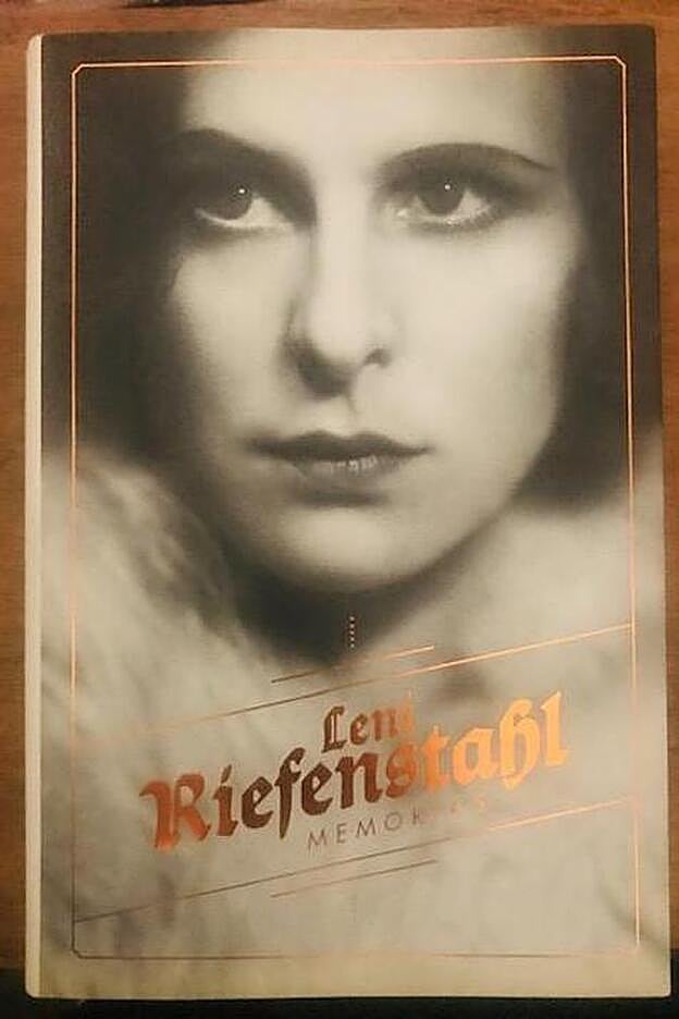 Portada de las memorias de la cineasta alemana Leni Riefenstahl.