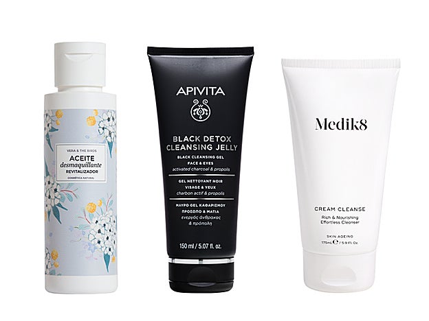 Aceite Desmaquillante Revitalizador Vera & The Birds (15,90 €). Black Detox Cleansing Jelly de Apivita (11,90 €). Cream Cleanse de Medik 8 (25,50 €).