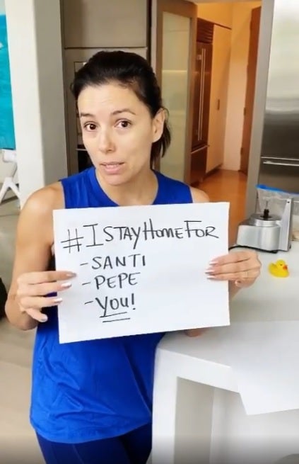 Eva Longoria también ha posado sin maquillaje para enviar un mensaje muy especial a todos sus seguidores: que nos quedemos en casa, ya no por nosotros, si no por lo que más queramos en este planeta.