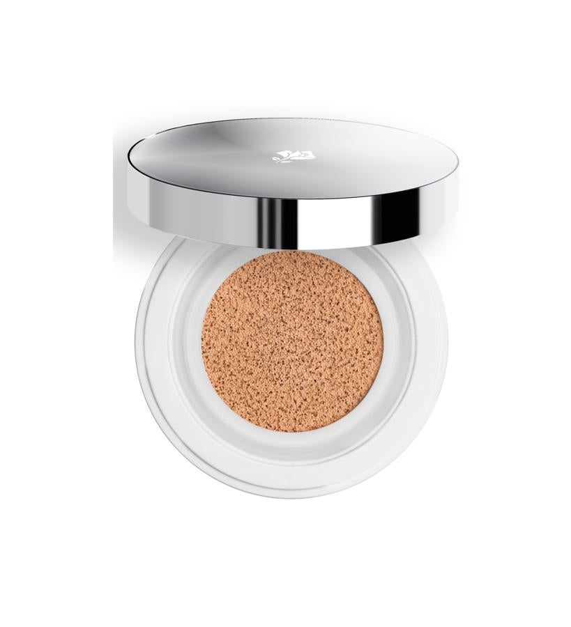 Una base de maquillaje líquida todo en uno, que incluye la borla Fresh Touch, un aplicador avanzado que proporciona una sensación fresca y húmeda, y se funde fácilmente con la piel. La gran esponja compacta permite extraer la cantidad justa de fórmula. (41,50 €).