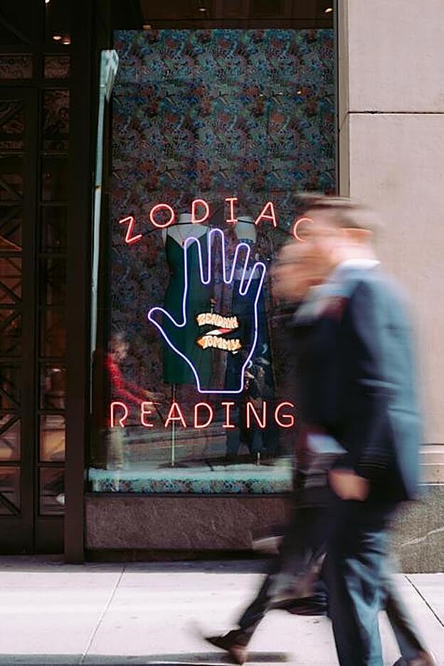 Un gabinete de lectura de manos y del zodíaco en la ciudad de Nueva York.