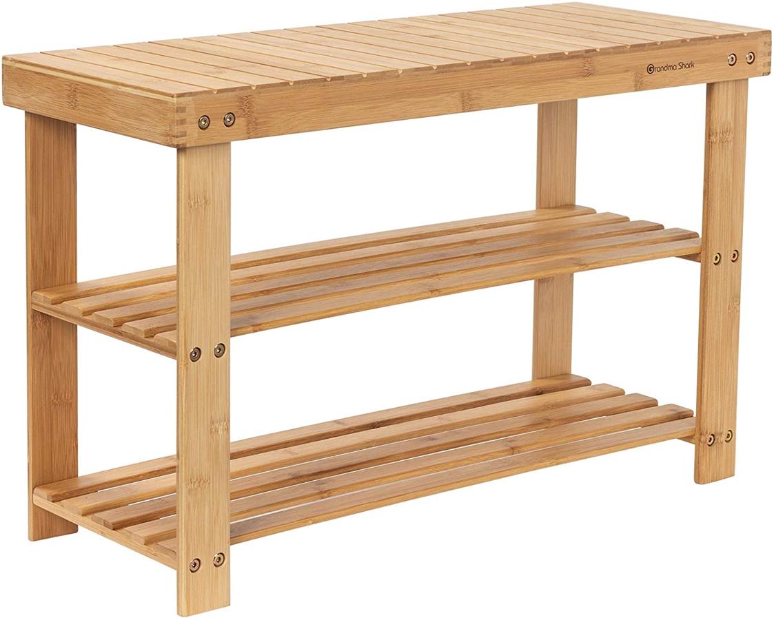 Para las que quieran además decorar un poquito su armario o habitación, y que el organizador sea bonito y quede a la vista,  este zapatero de dos alturas  de madera de bambú será perfecto.