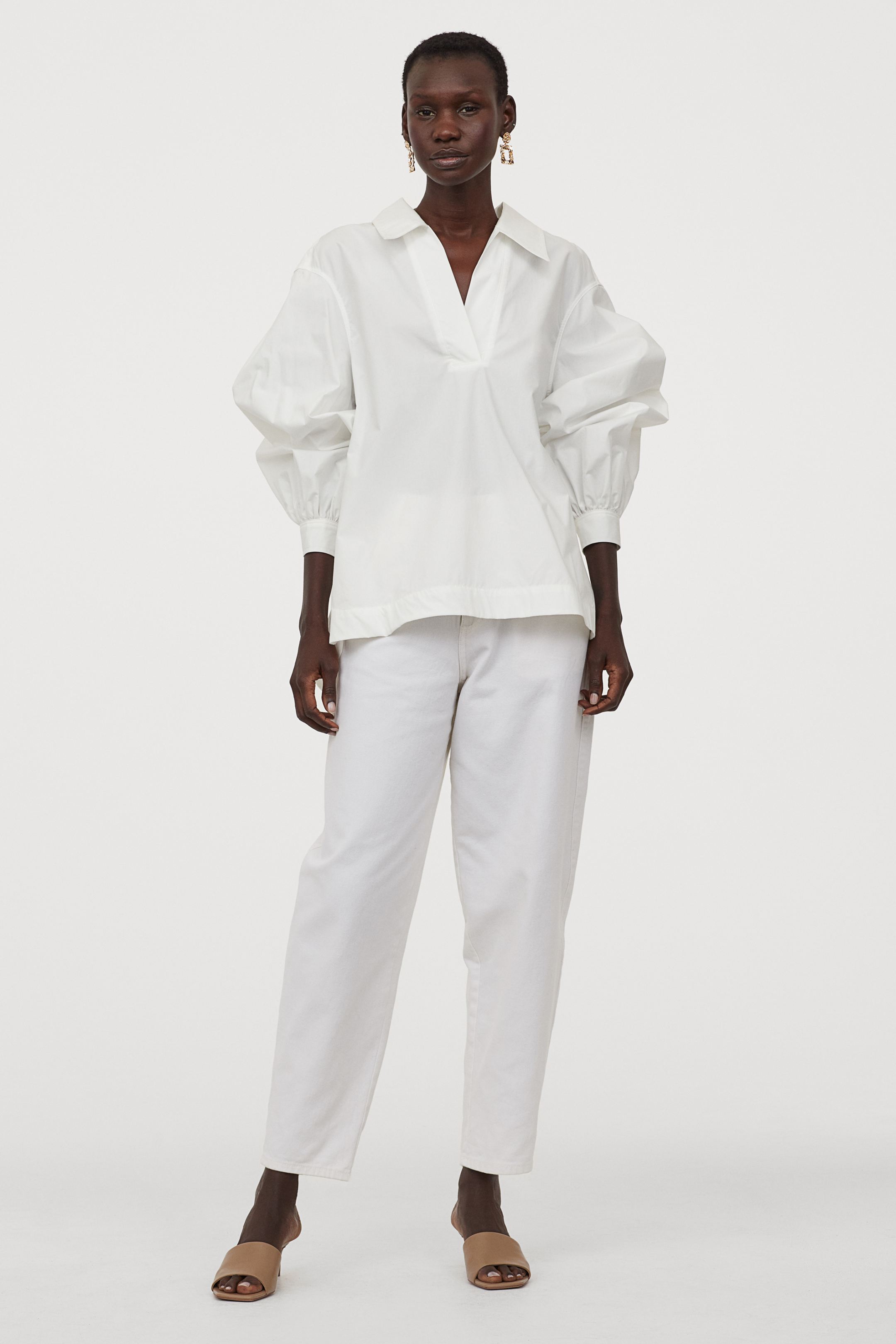 Pantalón tobillero de sarga tipo slouchy de H&M. (19,99 euros).