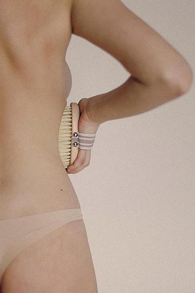 EL cepillado en seco se puede dar en todo el cuerpo.