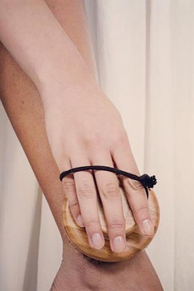 El cepillado en seco debe empezarse por los pies