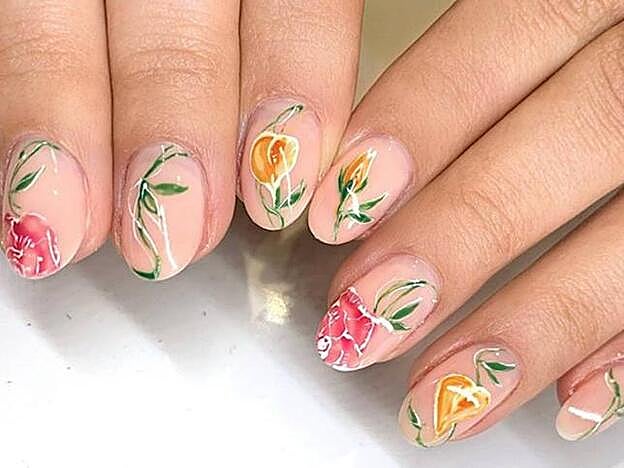 Un diseño de uñas solo al alcance de las manicuristas con talento para la pintura.