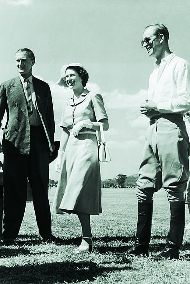 En 1952, siendo aún princesa en un viaje oficial a Kenia con su marido.