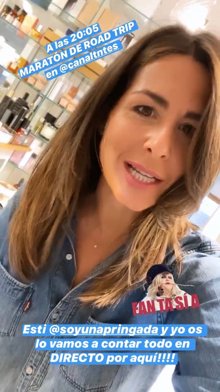 La presentadora ha lucido en Instagram Stories la icónica camisa denim de Levis.