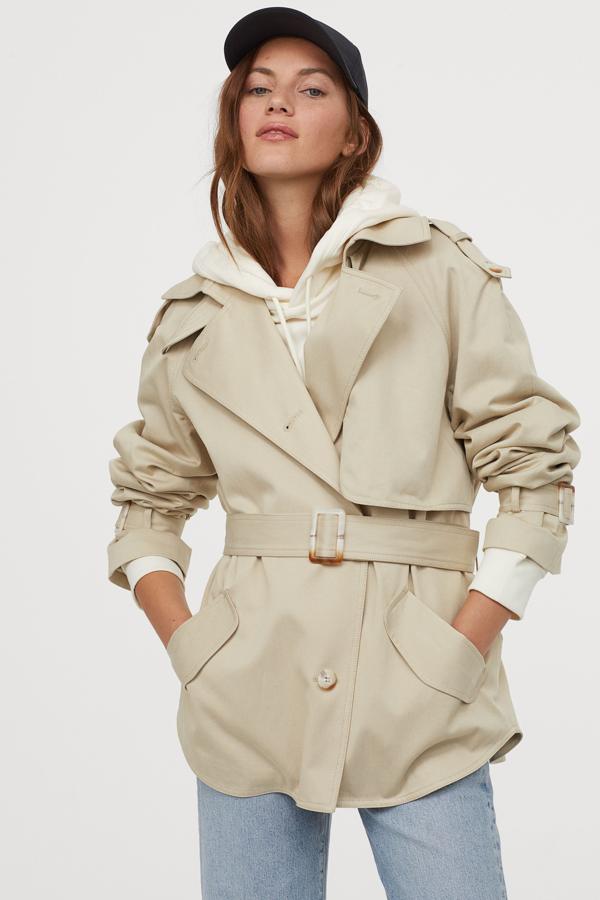 En versión corta y color clarito, de H&M (59,99 euros).