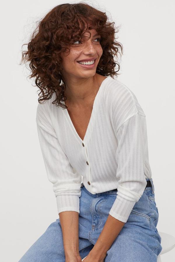 Jersey blanco de canalé. De H&M, (19,99 euros).