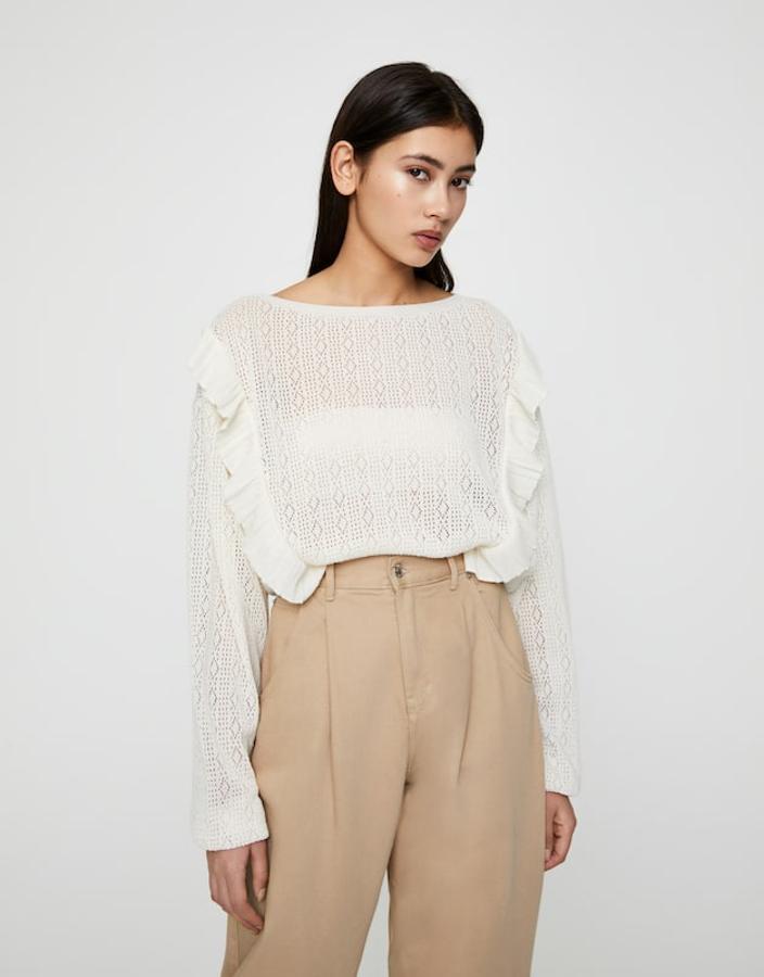 Jersey de canalé con transparencias. De Pull&Bear, (22,99 euros).