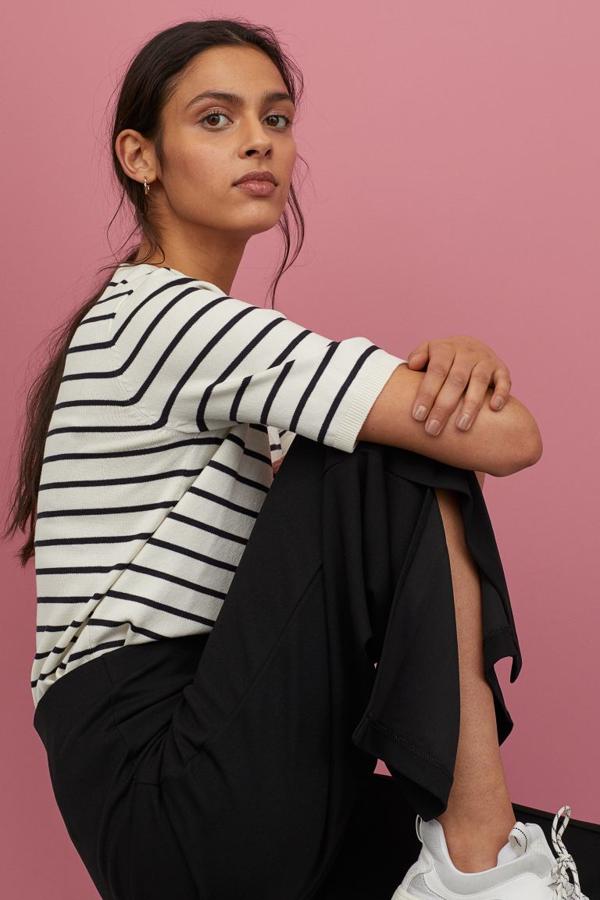 Jersey básico con rayas horixontales. De H&M, (9,99 euros).