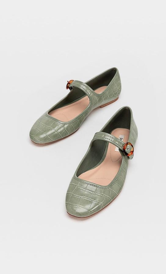 Con hebilla y en verde menta, son perfectas para llevar con pantalones 'slouchy' o vestidos. De Stradivarius, (25,99 euros).