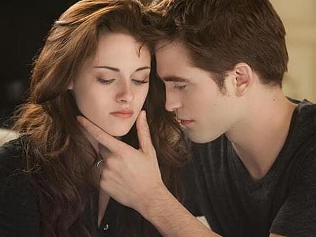 Stewart y Pattinson en una imagen de 'Crepúsculo', donde el amor trascendió la pantalla.
