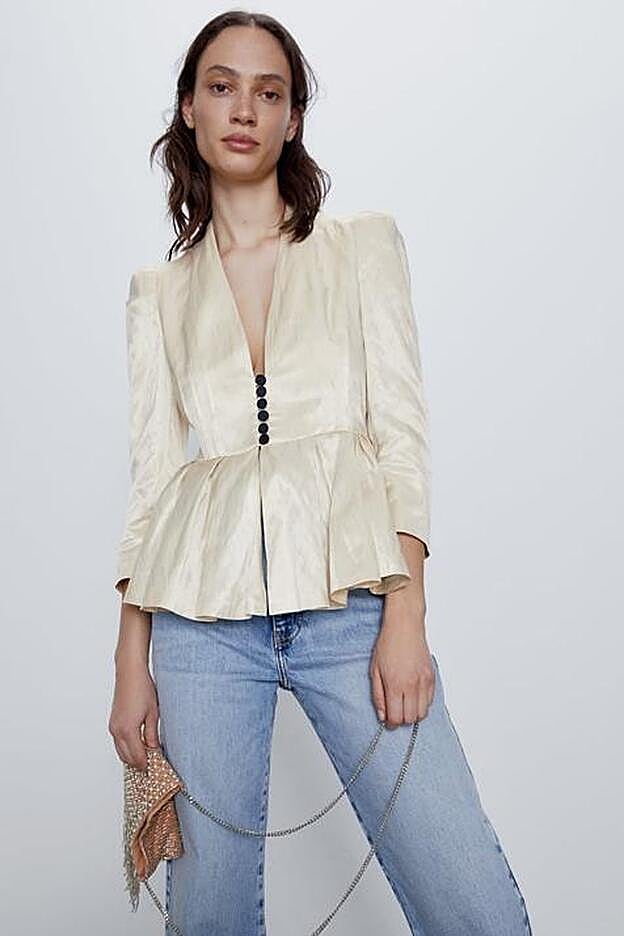 La chaqueta cuesta 59,95 euros pero ya está agotada en todas las tallas.