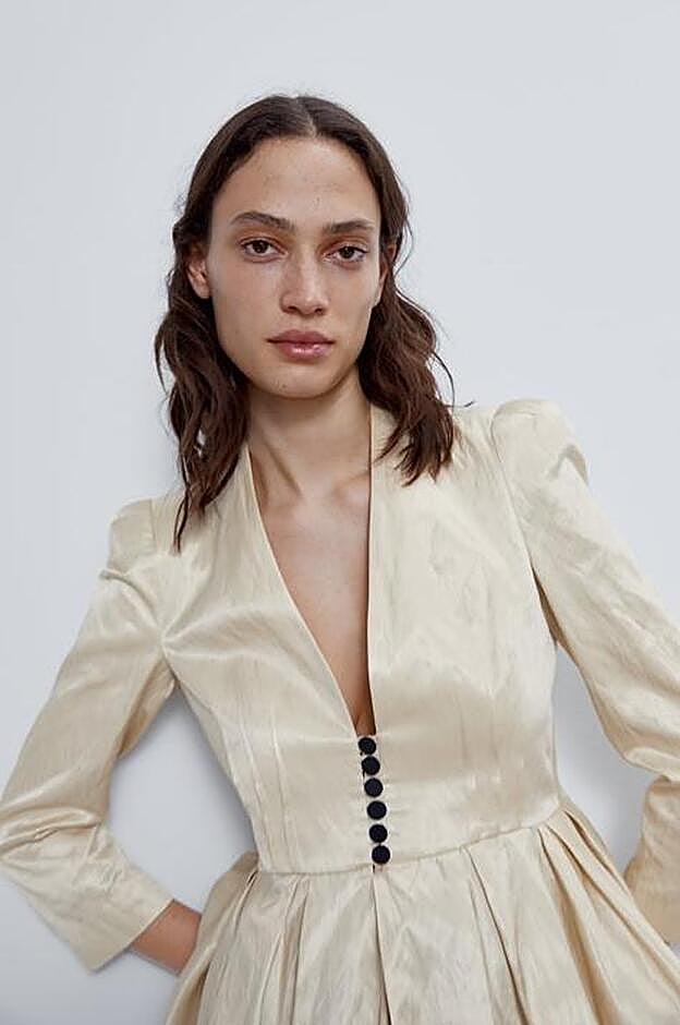Esta chaqueta es una de las prendas de Zara que se ha agotado durante la cuarentena.