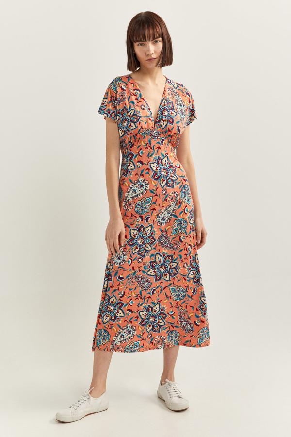Vestido salmón con dibujos, (22,99 euros).