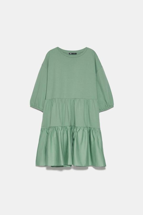 Sencillo pero en un color verde menta precioso, de Zara, (15,95 euros). Es ideal para una boda de día con un tocado o una diadema joya.